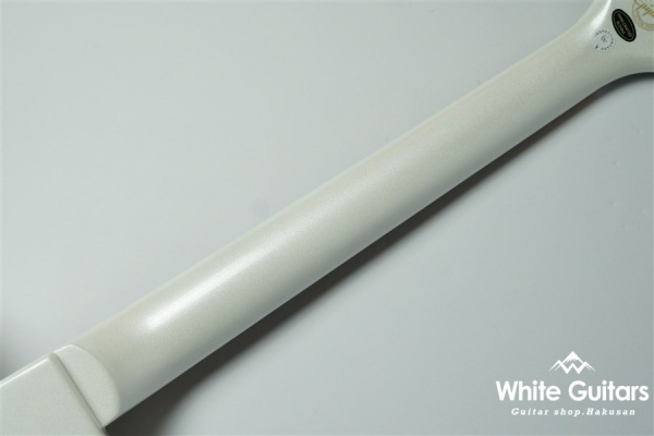 Wildkat Bigbsy - Pearl White